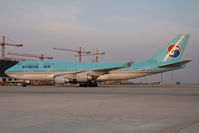 HL7487 @ VIE - Korean Air Boeing 747-400 - by Yakfreak - VAP