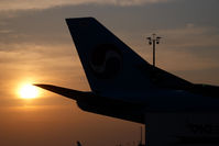 HL7487 @ VIE - Korean Air Boeing 747-400 - by Yakfreak - VAP