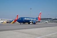 OM-NGK @ VIE - Sky Europe Boeing 737-700 - by Yakfreak - VAP