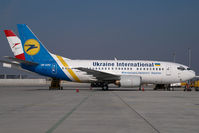 UR-GAU @ VIE - Ukraine International Boeing 737-300 - by Yakfreak - VAP