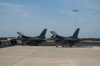92-3906 @ MCF - F-16