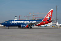 OM-NGE @ VIE - Sky Europe Boeing 737-700 - by Yakfreak - VAP