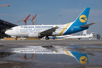 UR-GAJ @ VIE - Ukraine International Boeing 737-500 - reflection - by Yakfreak - VAP
