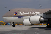 HL7426 @ VIE - Asiana Boeing 747-400 - by Yakfreak - VAP