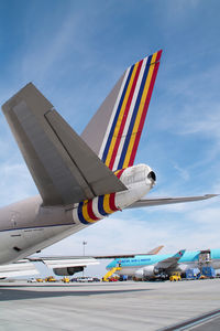 HL7426 @ VIE - Asiana Airlines Boeing 747-400 - by Yakfreak - VAP