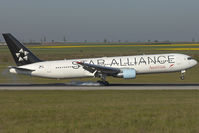 OE-LAY @ VIE - arriving from NY