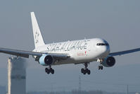 OE-LAZ @ LOWW - Arriving from New York. - by Stefan Rockenbauer