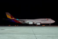 HL7413 @ VIE - Asiana Airlines Boeing 747-400 - by Yakfreak - VAP
