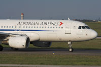 OE-LBU @ LOWW - Still in old c/s. - by Stefan Rockenbauer