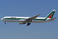 I-DEIG @ YYZ - Short final for RWY23. - by topgun3
