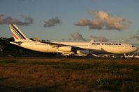 F-GLZL @ SXM - visitor