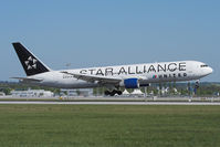 N653UA @ EDDM - United 767 shortly before touchdown.