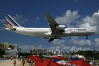 F-GLZL @ SXM - visitor