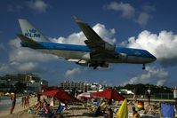 PH-BFL @ SXM - visitor