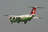 HB-IYS @ BRU - flight LX778 is descending to rwy 25L