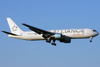 OE-LAZ @ VIE - app RWY11 - by Lötsch Andreas