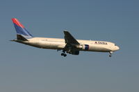 N171DN @ BRU - flight DL124 is descending to rwy 02