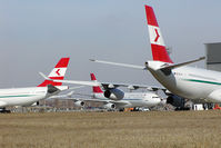 OE-LAK @ VIE - Austrian Airlines Airbus 340 - by Yakfreak - VAP
