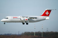 HB-IXS @ DUS - On finals - by Micha Lueck