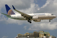 N13720 @ SXM - visitor