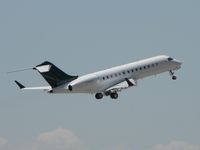 N700GB @ PHX - Departing PHX at lunchtime - by John Meneely