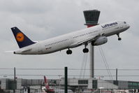 D-AISF @ LHR - Airbus A321-231 - by Juergen Postl
