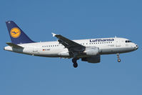 D-AILT @ LOWW - Lufthansa A319 with footballnose. - by Stefan Rockenbauer