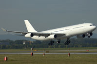 OE-LAK @ VIE - Arrival from Washington