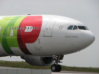 CS-TOF @ LPPR - FFO waving at us on F on it's way to backtrack rwy 17