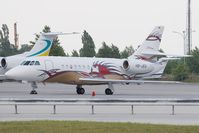HB-JEG @ VIE - Comlux Falcon2000