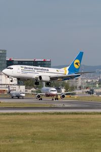 UR-GAQ @ VIE - Ukraine International B737-300 - by Andy Graf-VAP