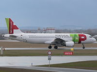 CS-TNL @ LKPR - A320-214