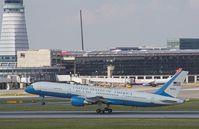 98-0002 @ VIE - Boeing C-32A (757-2G4) - by Dieter Klammer