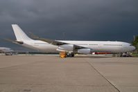 OE-LAK @ VIE - Austrian Airlines Airbus 340-300 - by Yakfreak - VAP