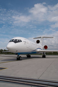 RA-42423 @ VIE - Centre Avia Yakovlev 42