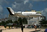 N392FV @ SXM - visitor