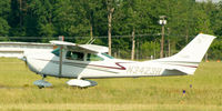N3432R @ ESN - Skylane taxiing to 22.