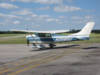 N3585U @ I95 - Kenton, OH breakfast fly-in.  Heading out. - by Bob Simmermon