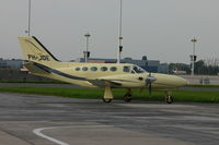 PH-JOE @ BRU - leaving G.A.  (taxiing on Abelag apron)