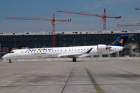 EI-DRI @ VIE - Air One Regionaljet 900 - by Yakfreak - VAP