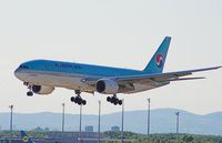 HL7715 @ VIE - Korean Air Boeing 777 on finale off RWY 16 - by Dieter Klammer