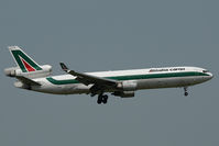 EI-UPU @ VIE - Alitalia MD11 - by Yakfreak - VAP