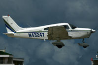 N43247 @ SXM - visitor
