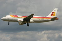EC-HTC @ BRU - flight IB4220 is descending to rwy 25L