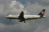 D-AIQP @ BRU - SUHL is descending to rwy 25L