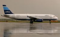 N517JB @ DEN - Blue Moon