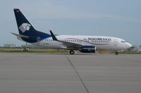 EI-DRD @ DEN - Aero Mexico B737-752 cn35117