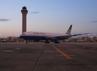 N220UA @ DEN - Move to hanger. - by Francisco Undiks