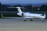 N506QS @ GRZ - Arnold Schwarzenegger visits Graz. - by Robert Schöberl
