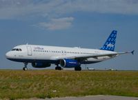 N581JB @ DEN - 100% Blue. - by Francisco Undiks